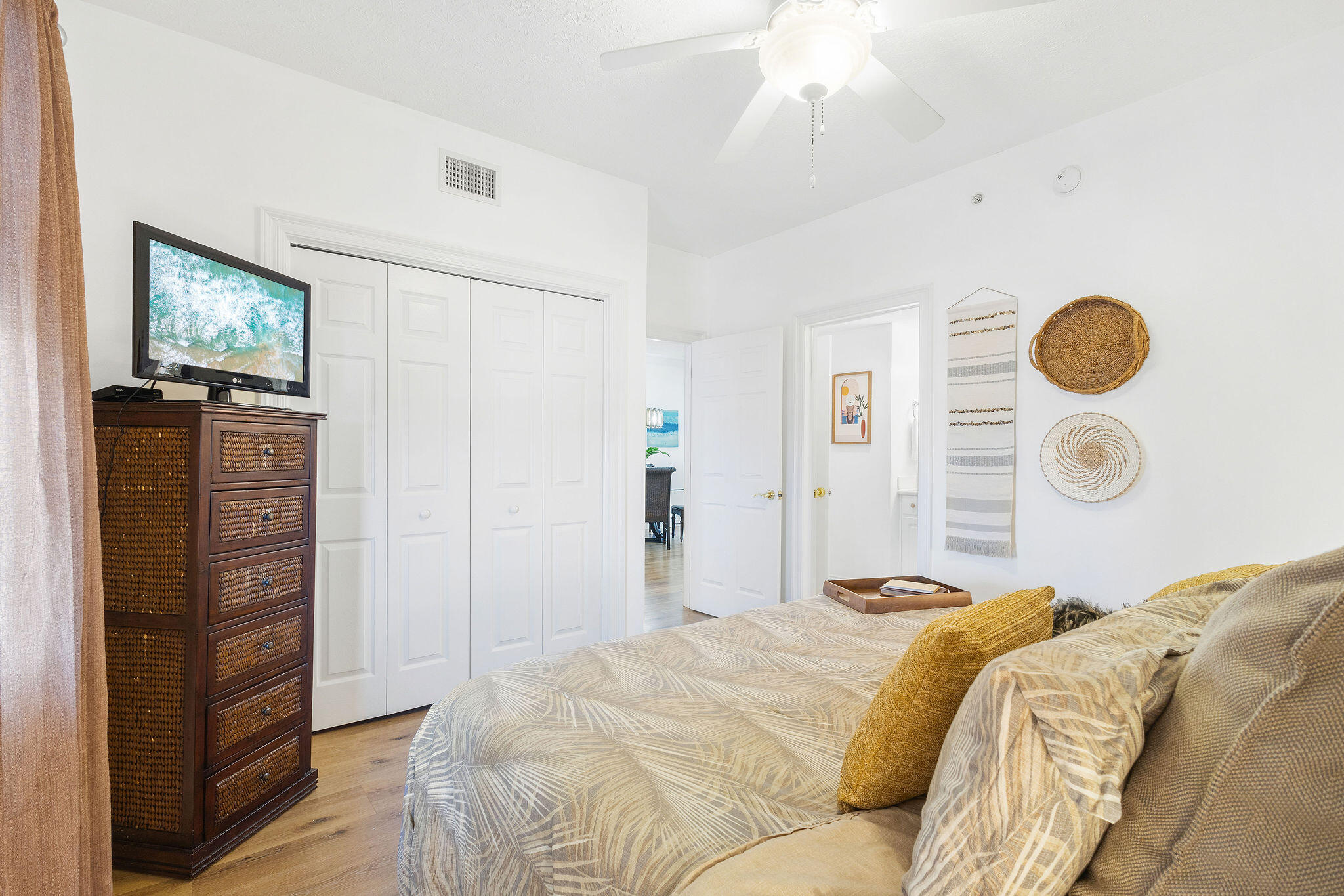 5004 Thomas Drive, UNIT 1707