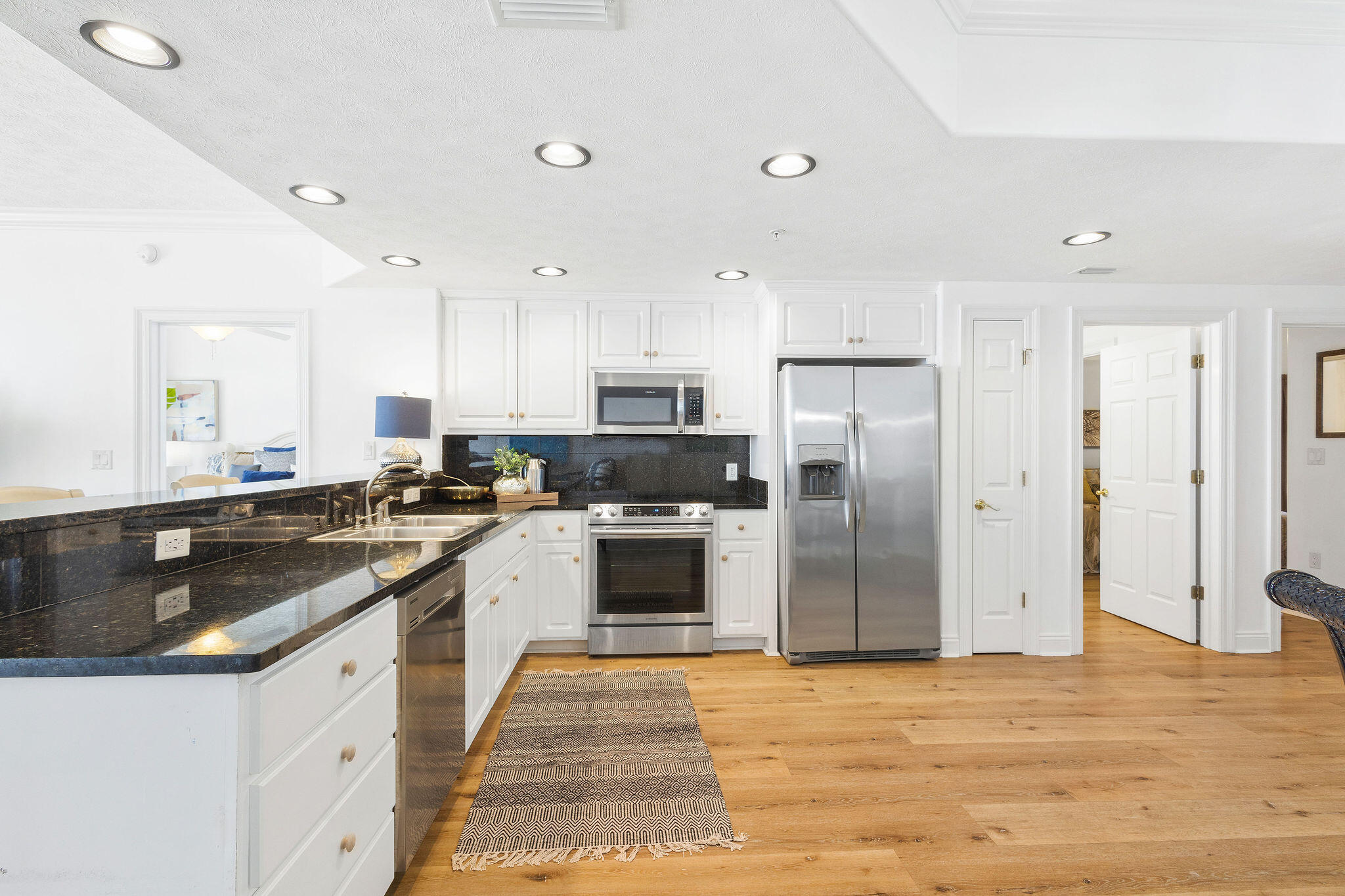 5004 Thomas Drive, UNIT 1707