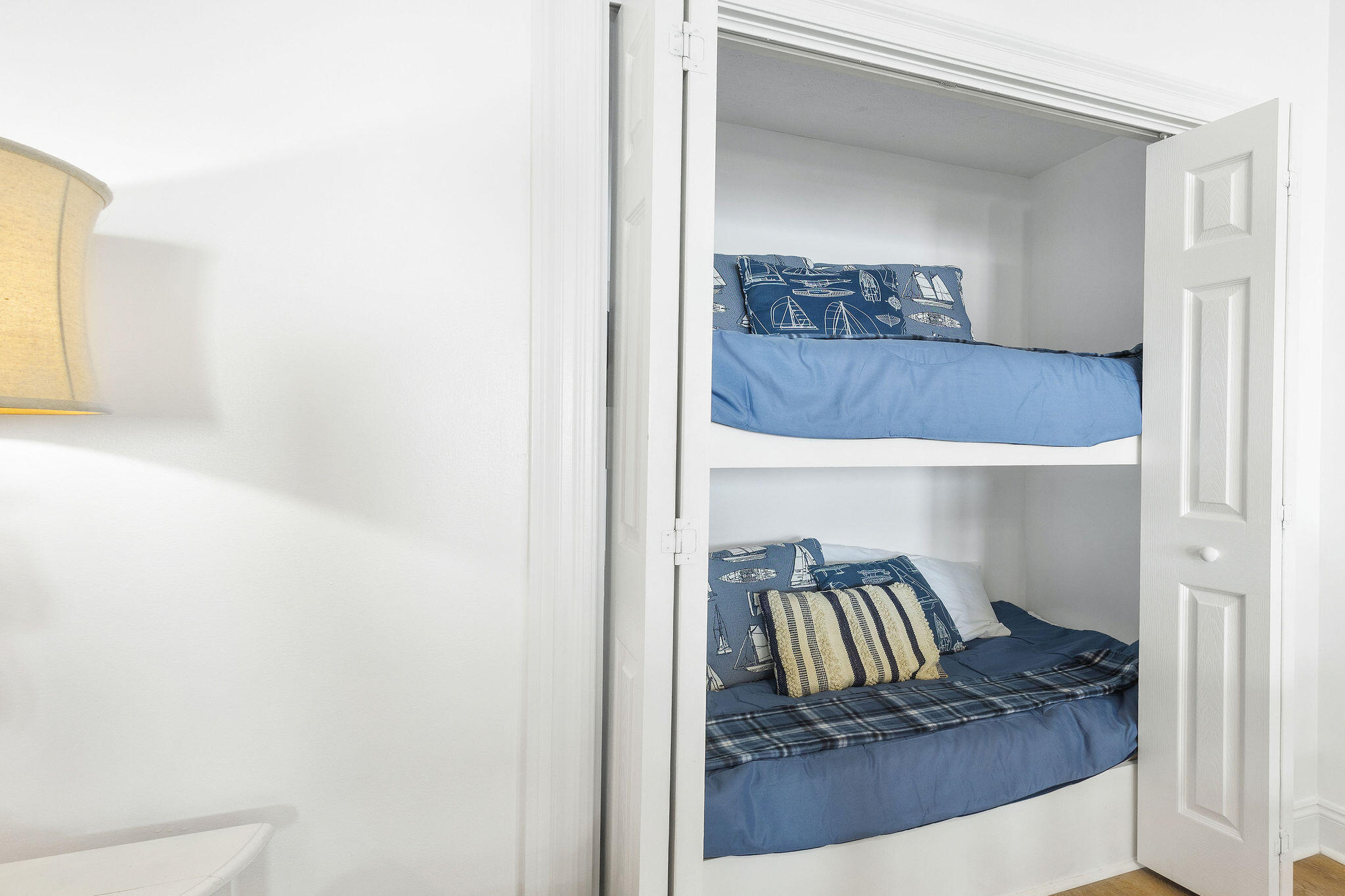 5004 Thomas Drive, UNIT 1707
