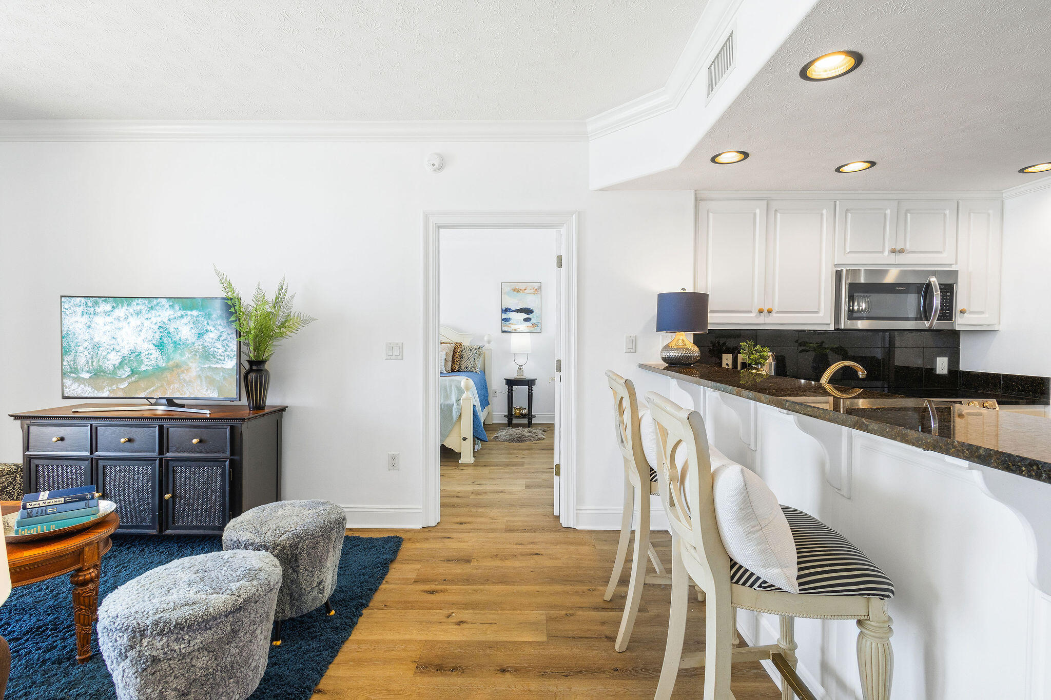 5004 Thomas Drive, UNIT 1707