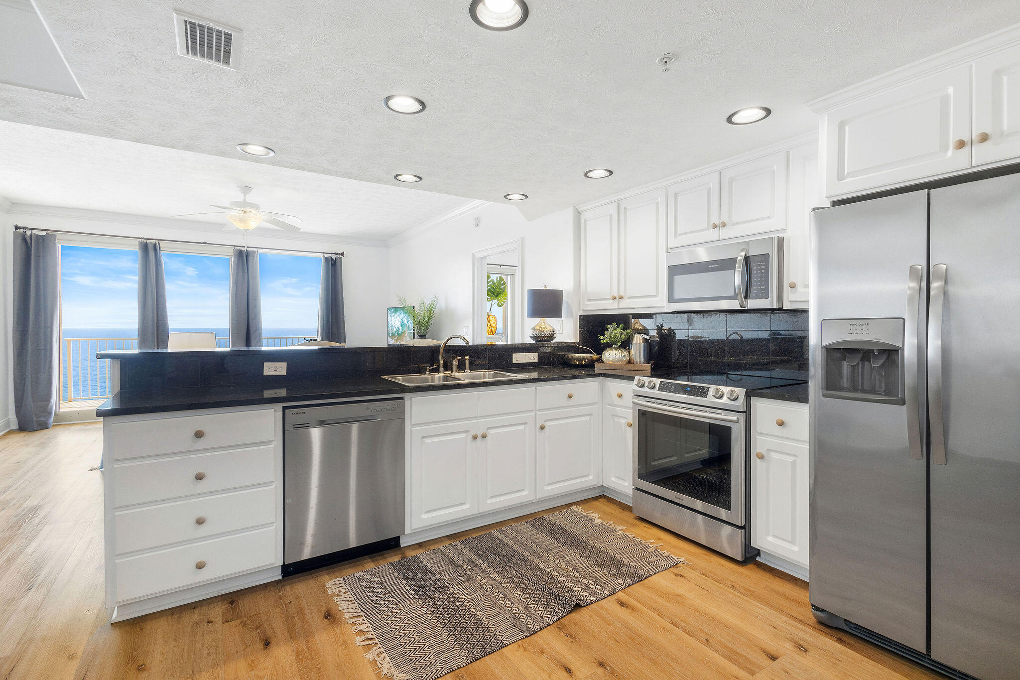5004 Thomas Drive, UNIT 1707