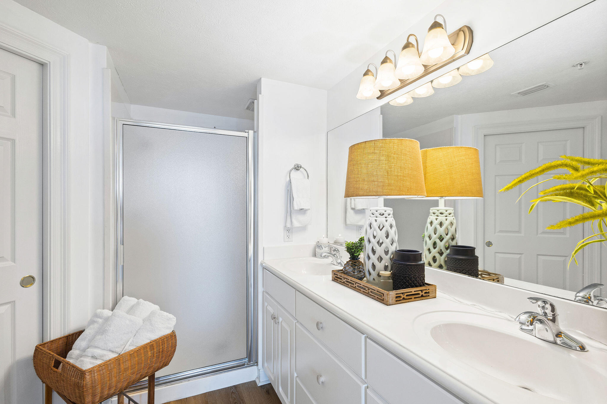 5004 Thomas Drive, UNIT 1707