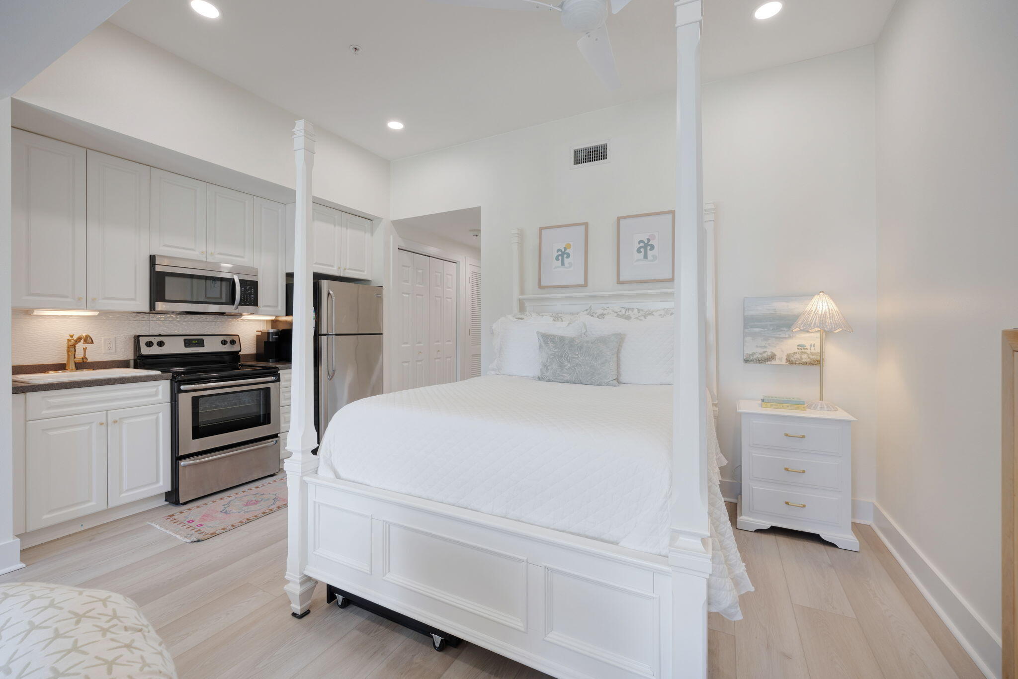 95 Laura Hamilton Boulevard, 206