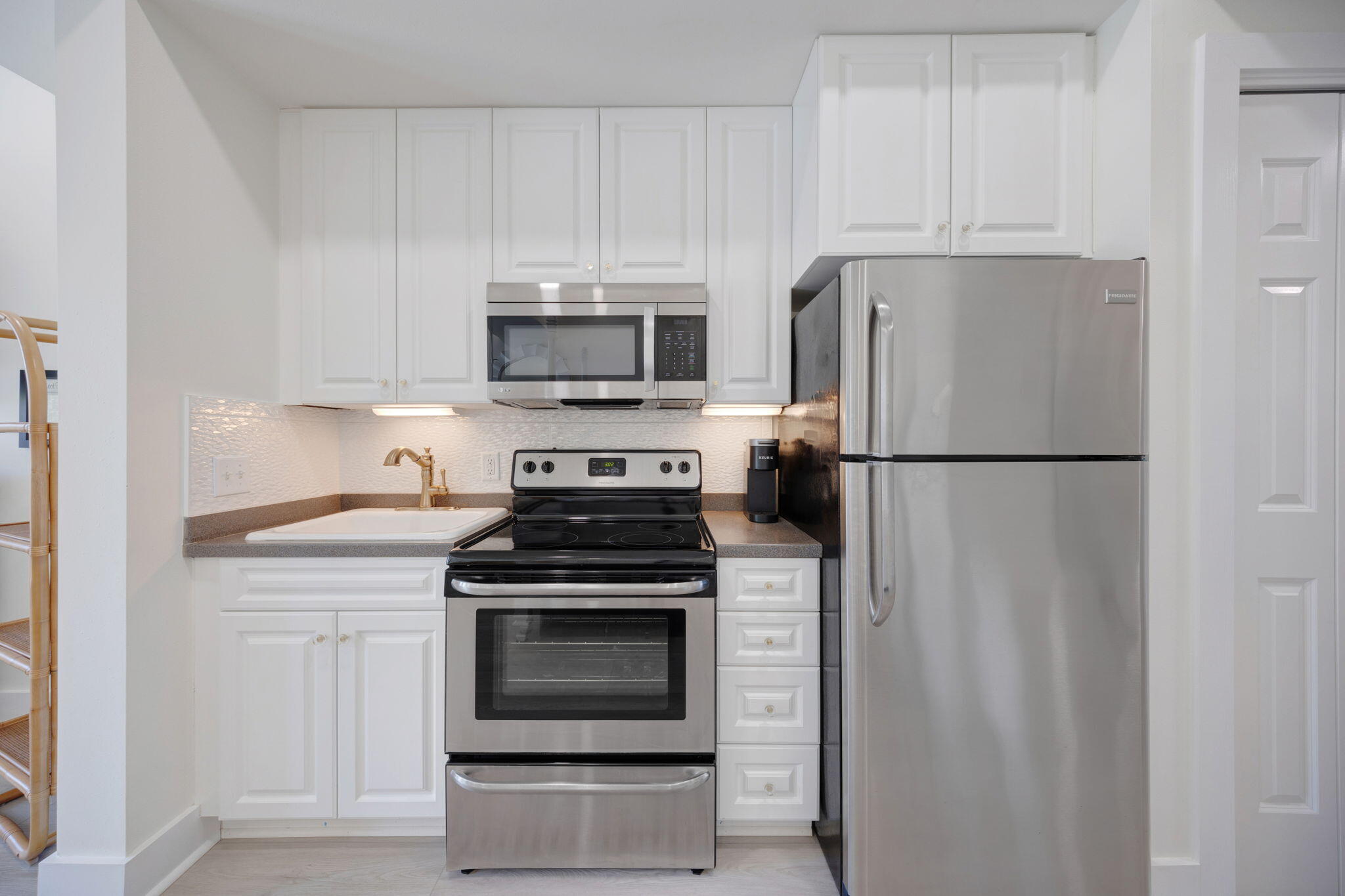 95 Laura Hamilton Boulevard, 206