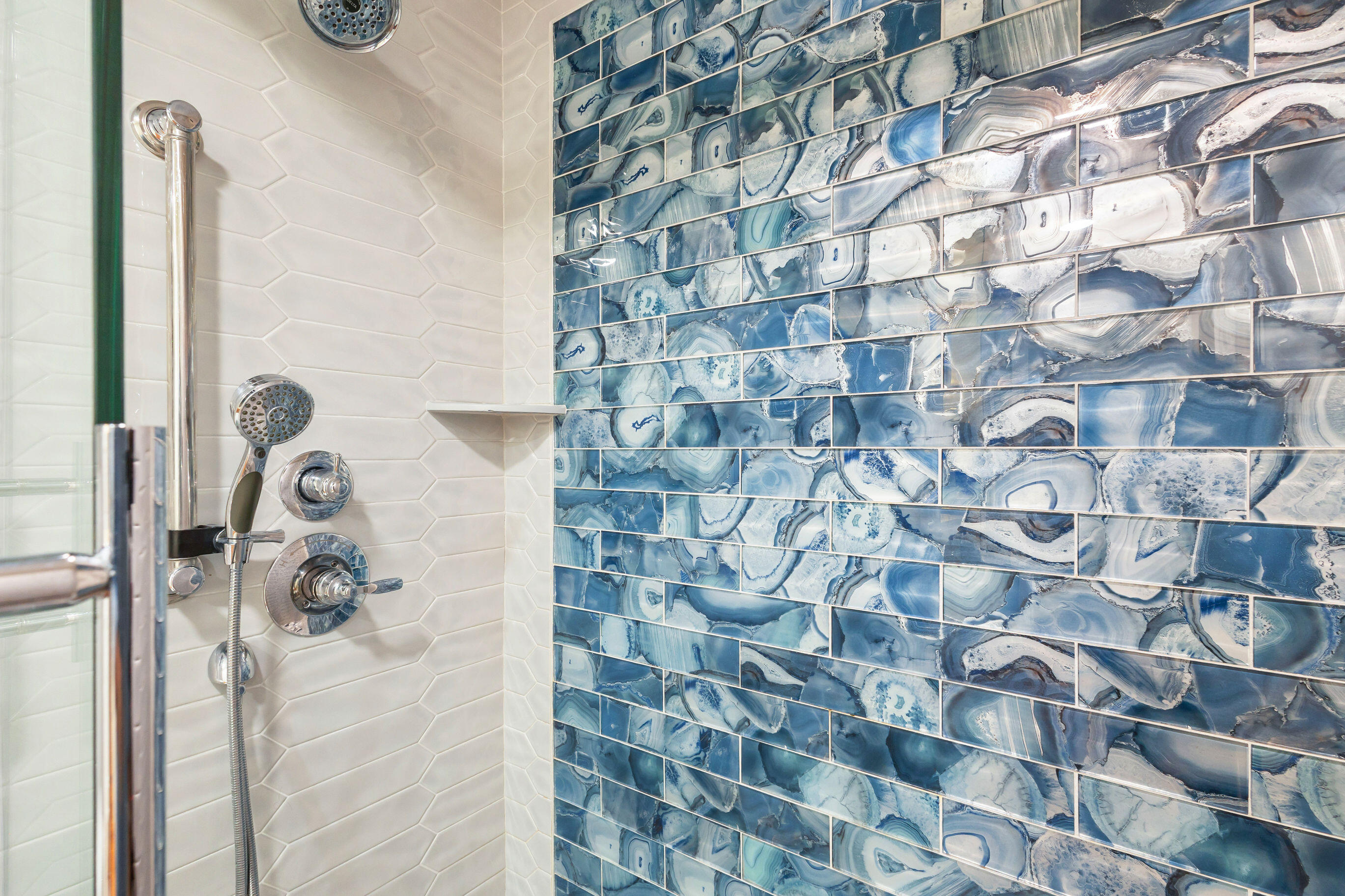 5004 Thomas Drive, UNIT 1709