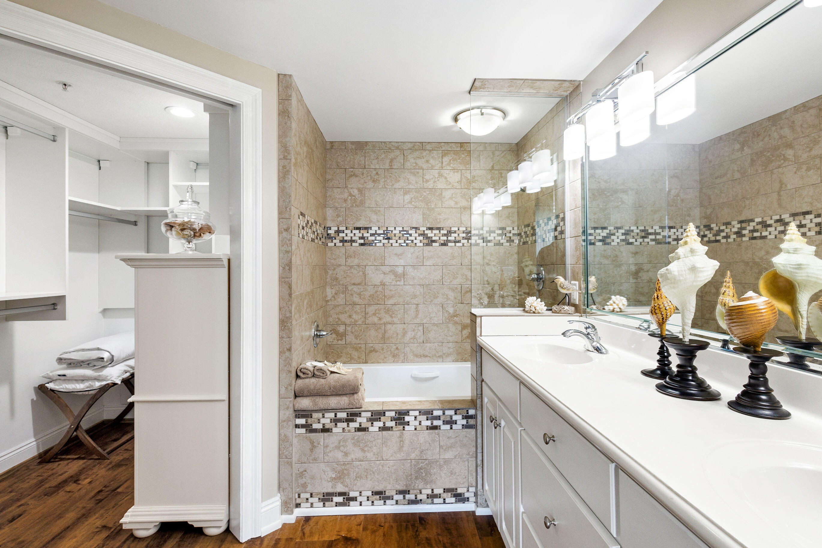 5004 Thomas Drive, UNIT 1709
