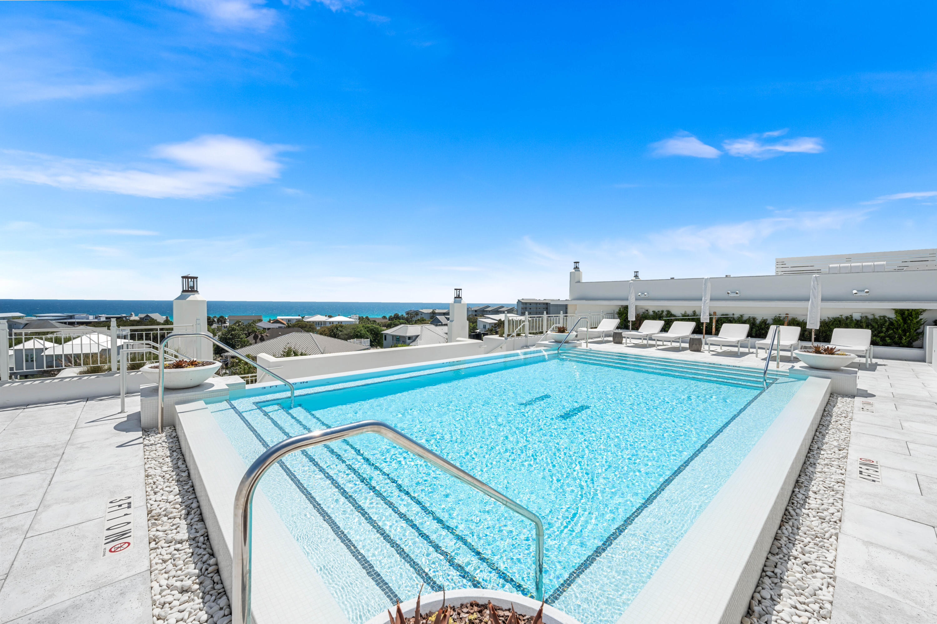 45 W Solaire Way, 307