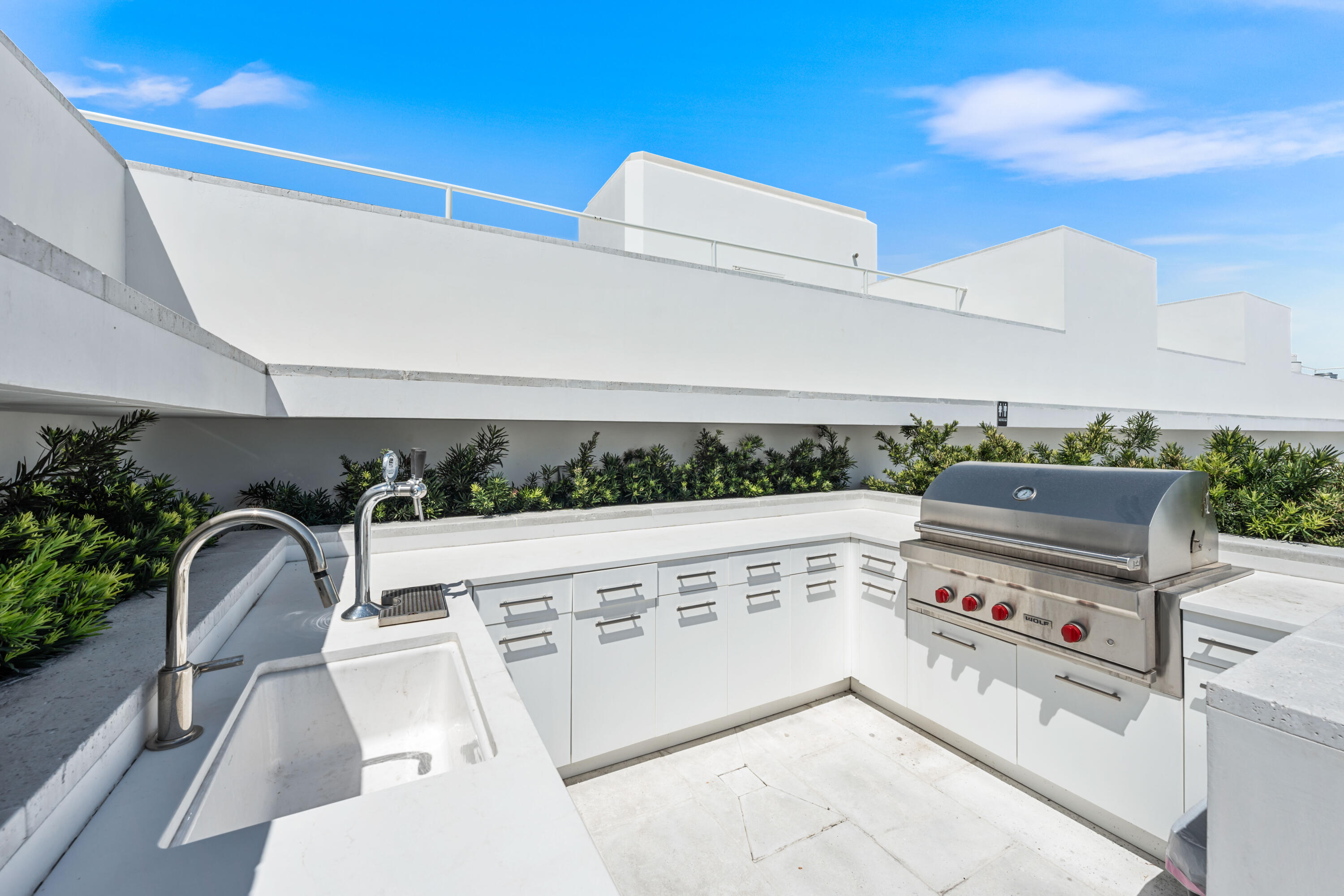 45 W Solaire Way, 307