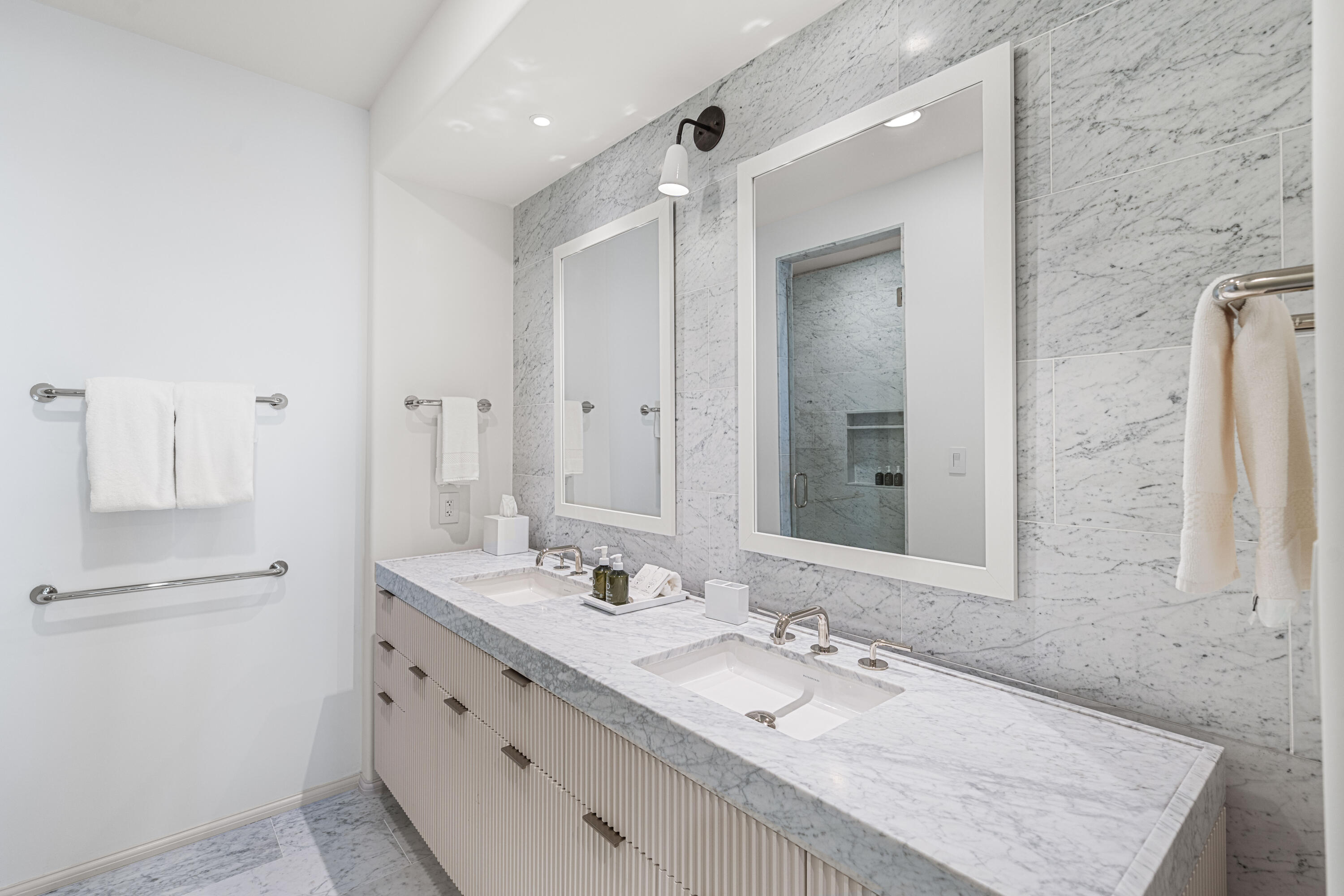 45 W Solaire Way, 307