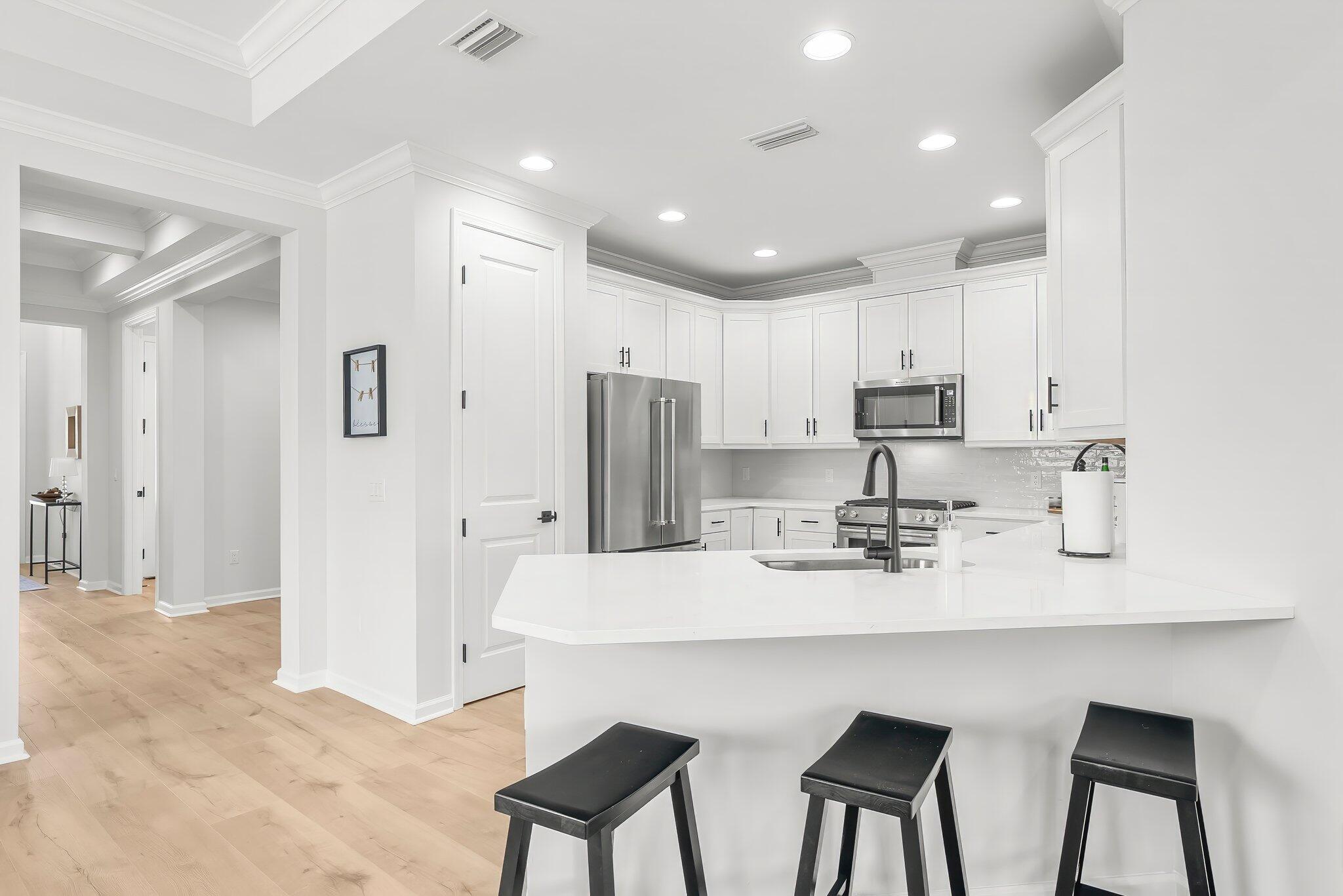 8526 ISLAND BREEZE Avenue