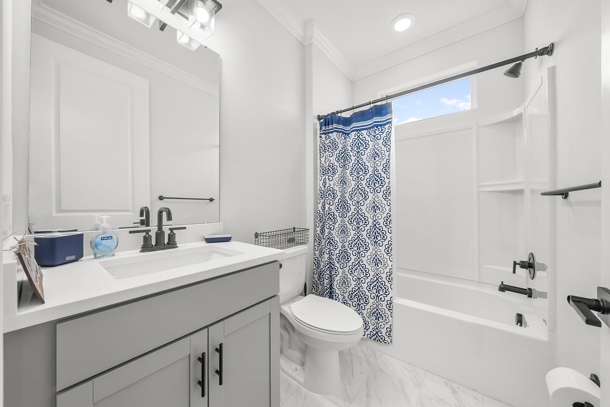 8526 ISLAND BREEZE Avenue