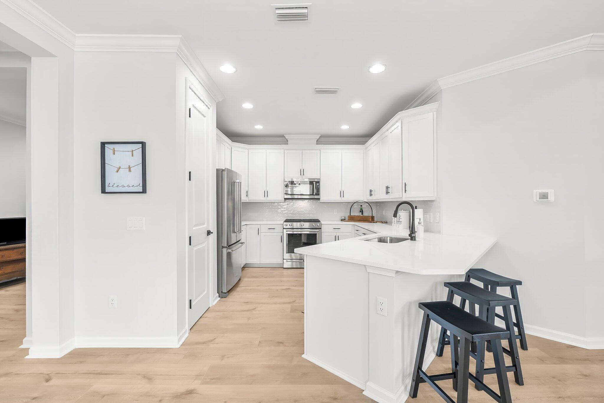 8526 ISLAND BREEZE Avenue