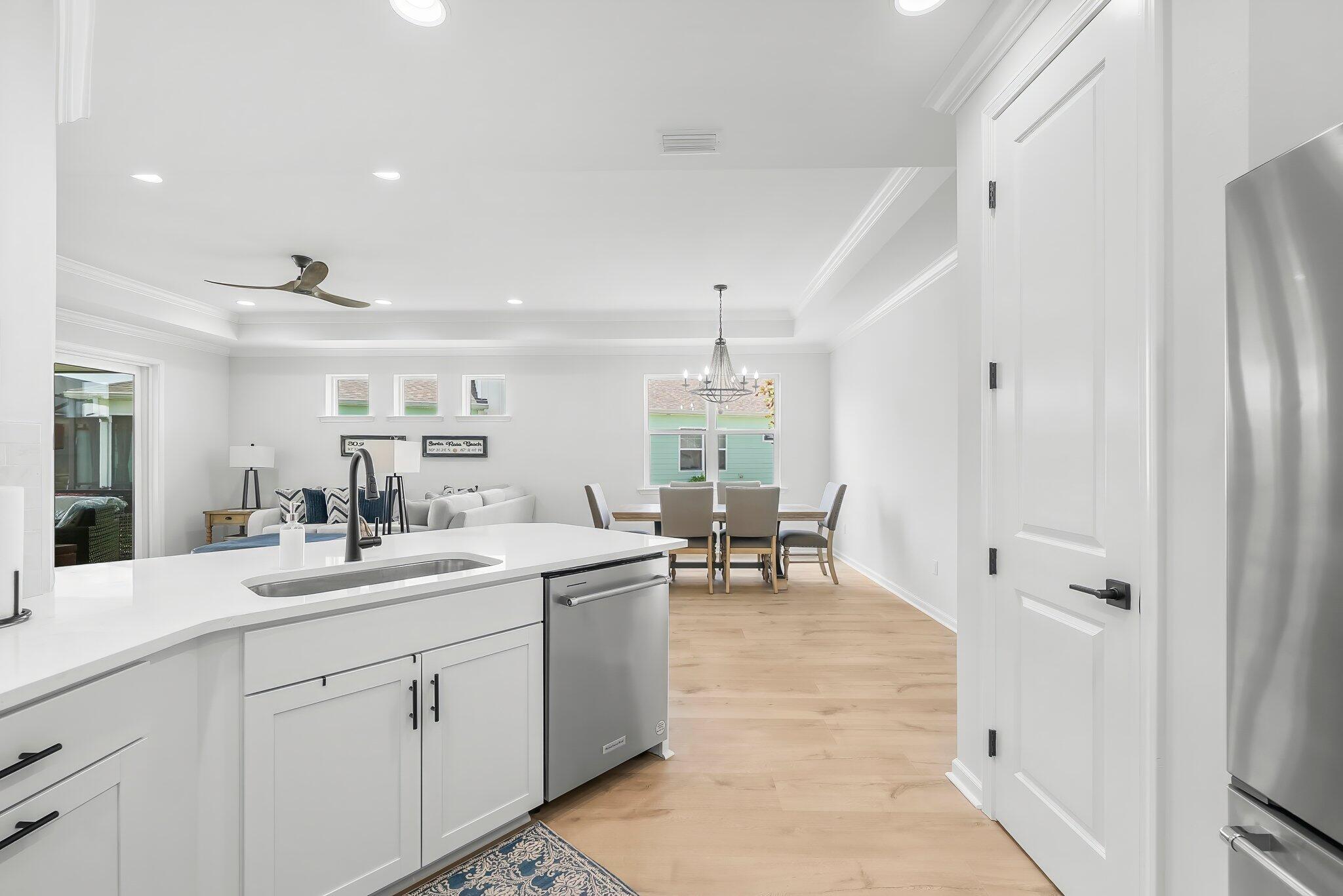 8526 ISLAND BREEZE Avenue