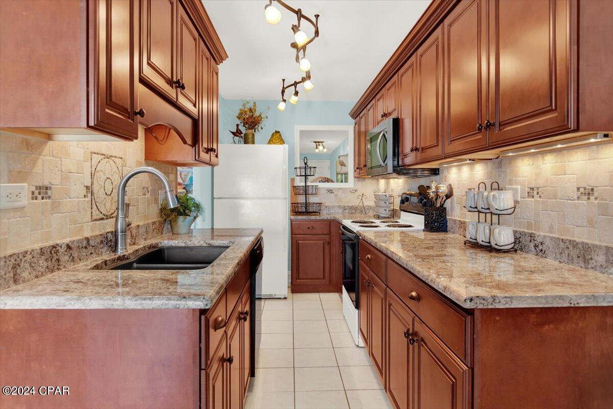 6213 Thomas Drive, 403