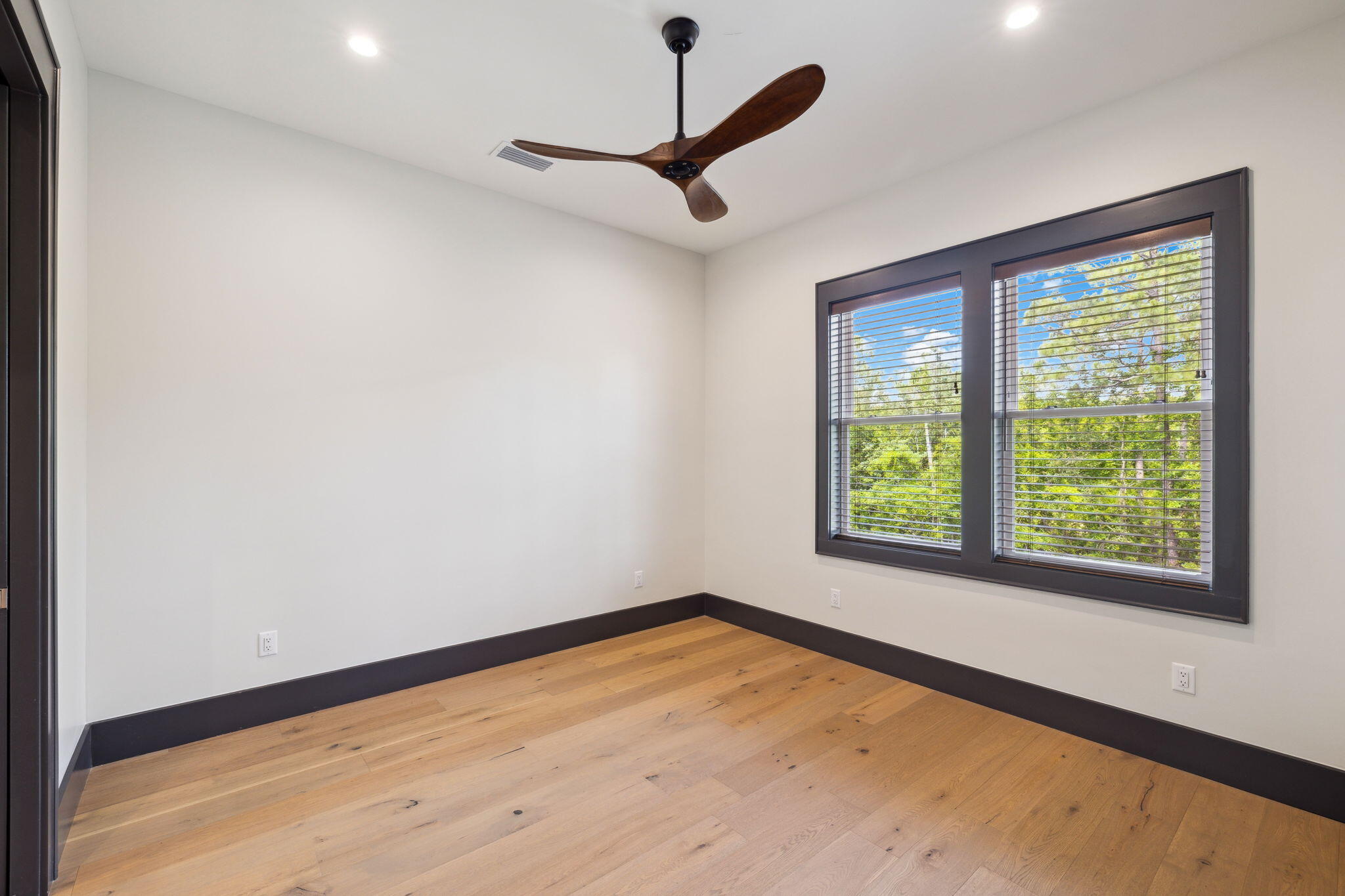 319 N Eden Park Dr Drive