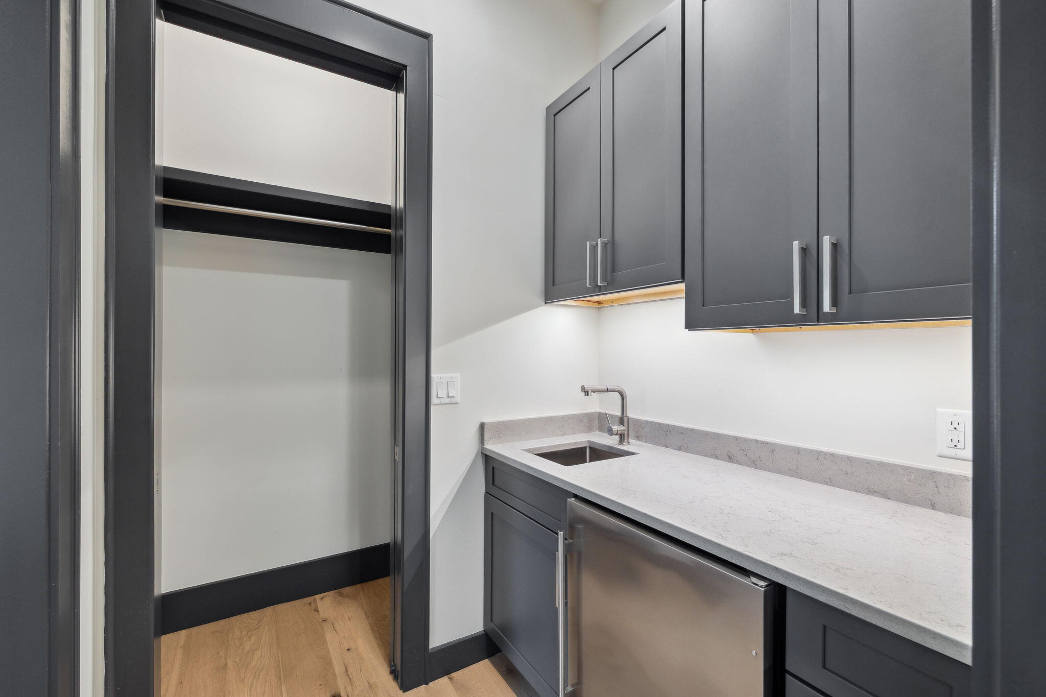 319 N Eden Park Dr Drive