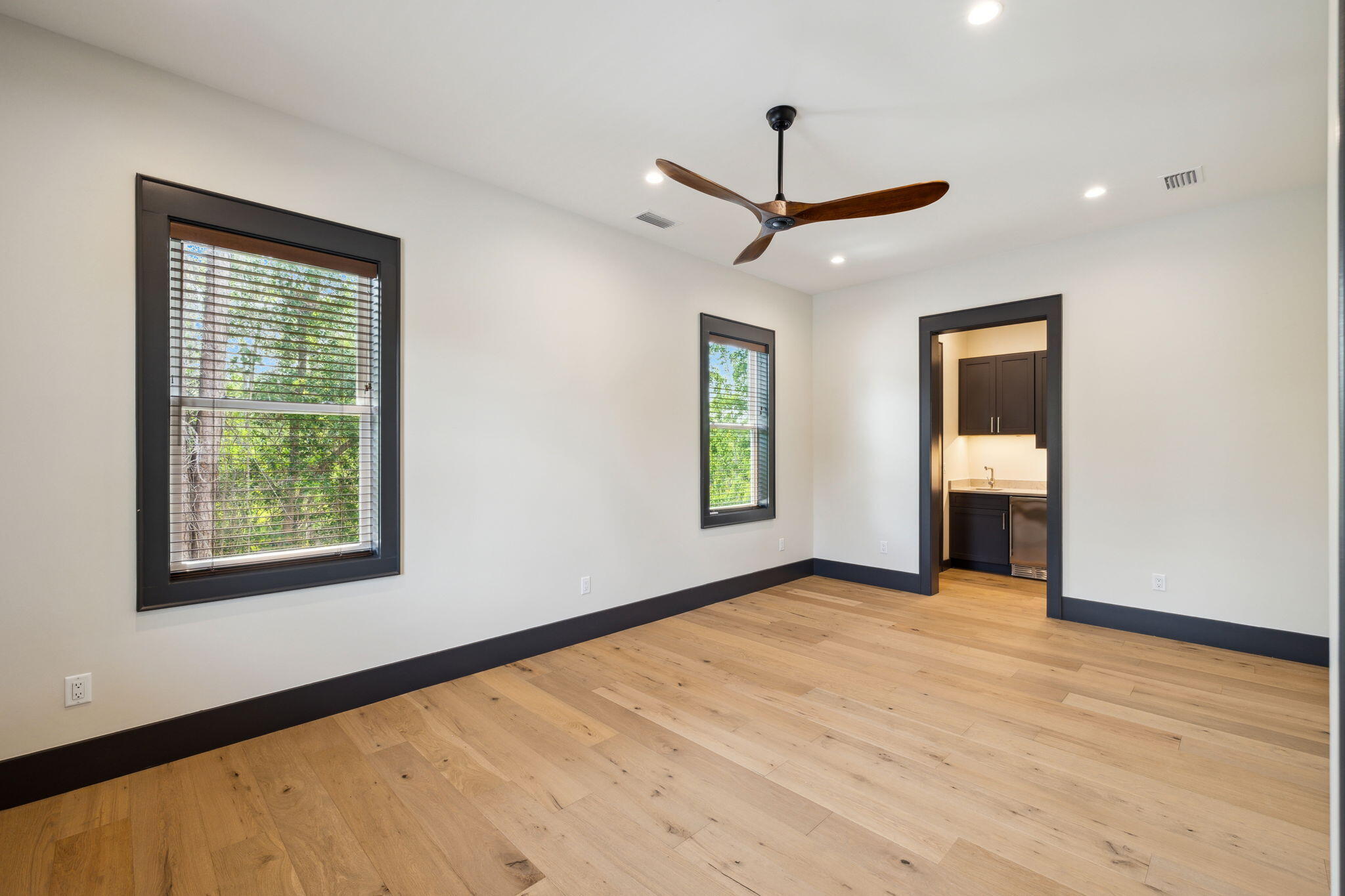 319 N Eden Park Dr Drive