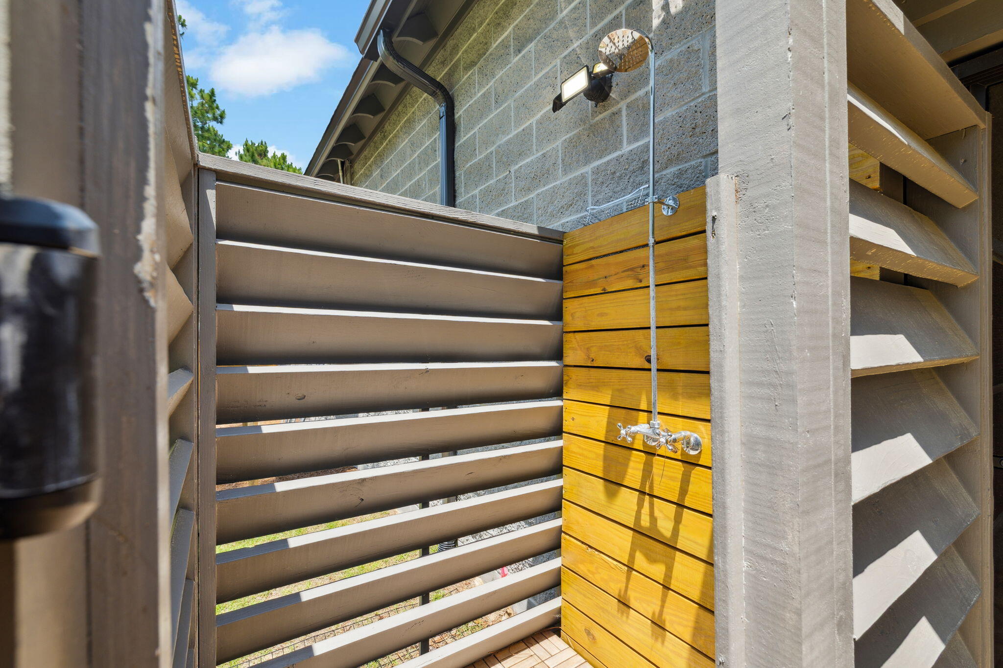 319 N Eden Park Dr Drive