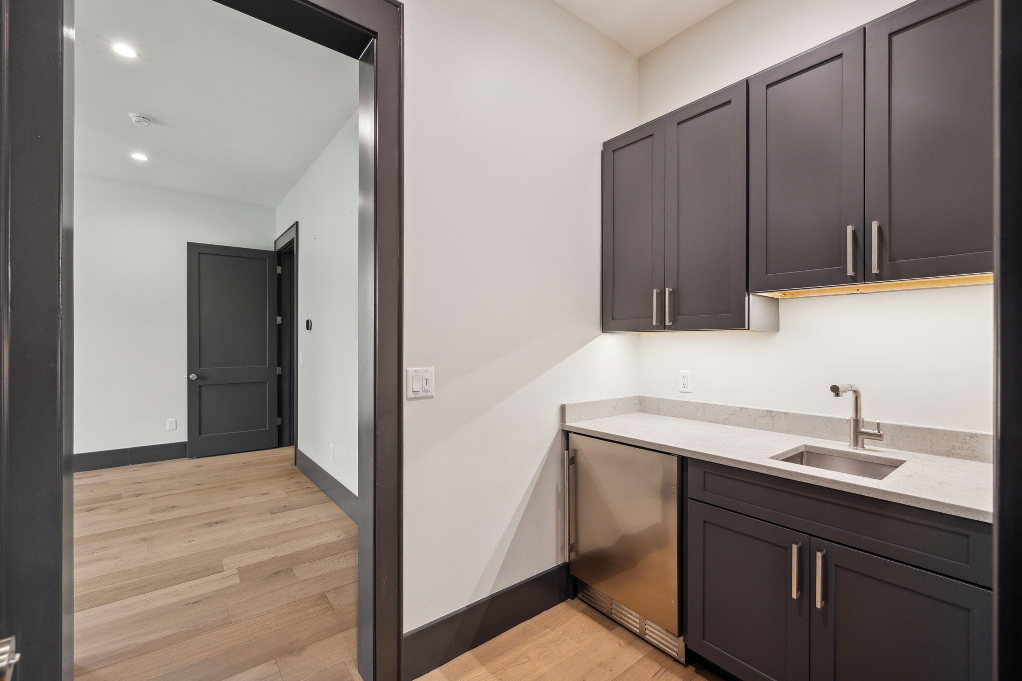 319 N Eden Park Dr Drive