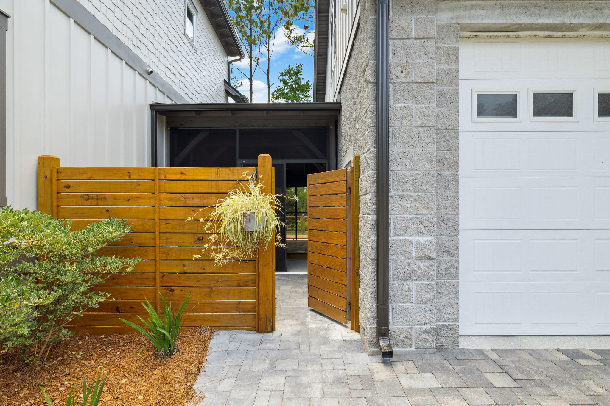 319 N Eden Park Dr Drive