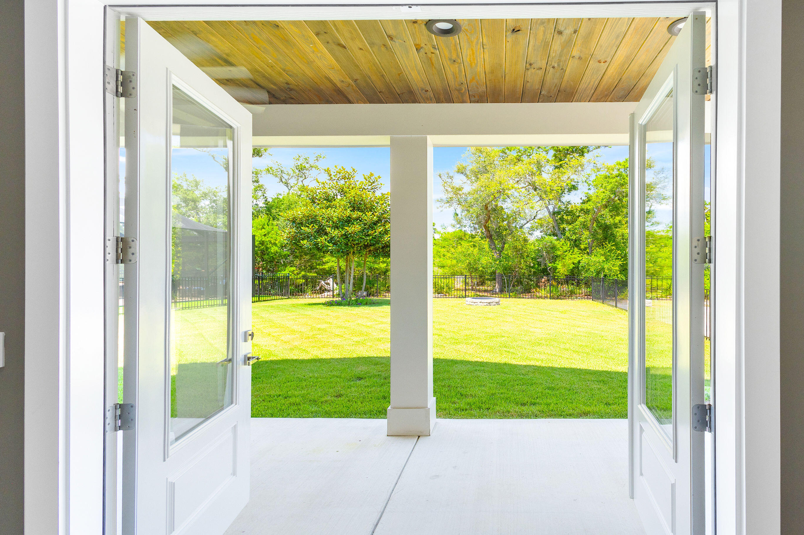 3913 Magnolia Bluff Lane