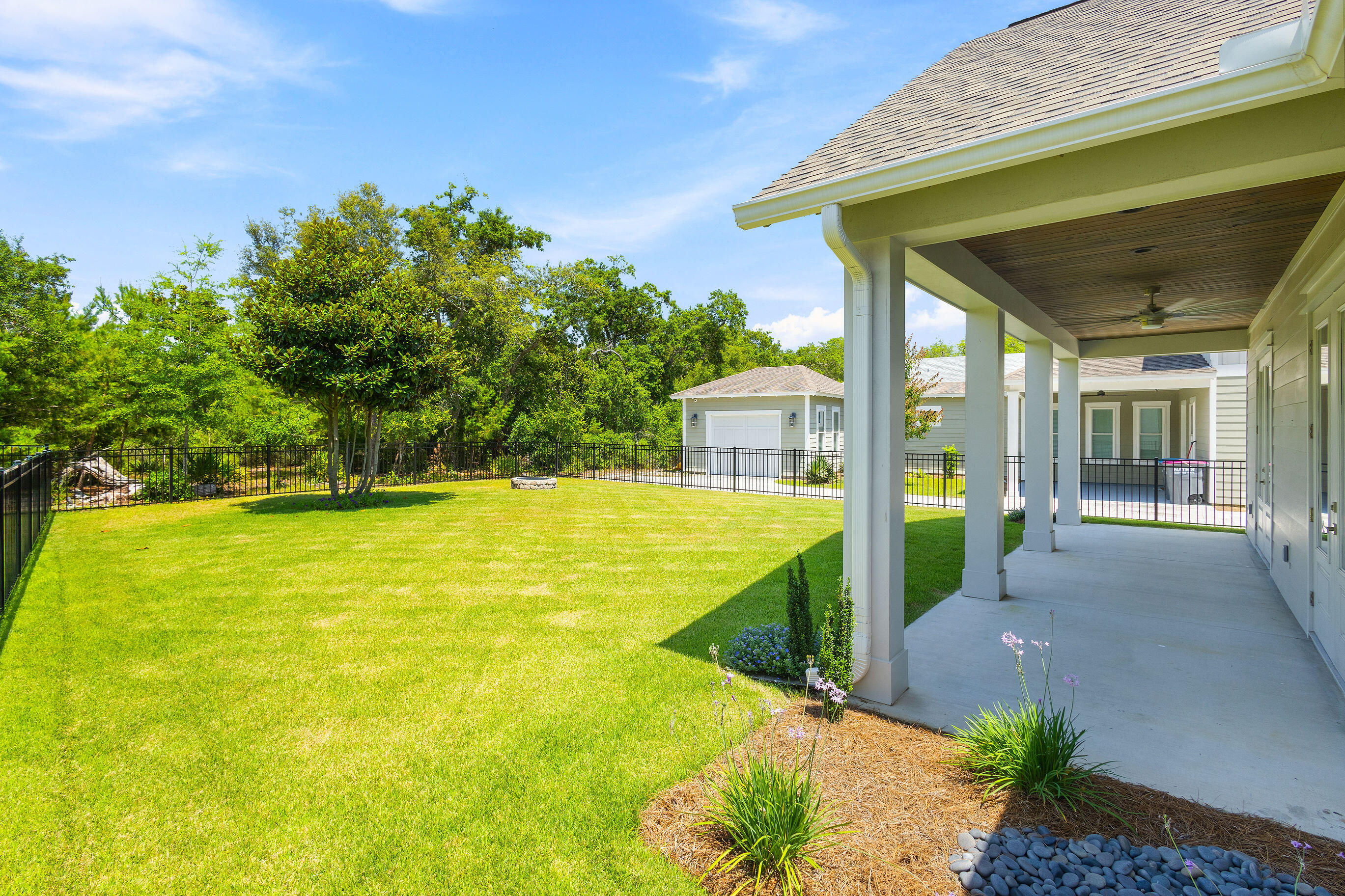 3913 Magnolia Bluff Lane