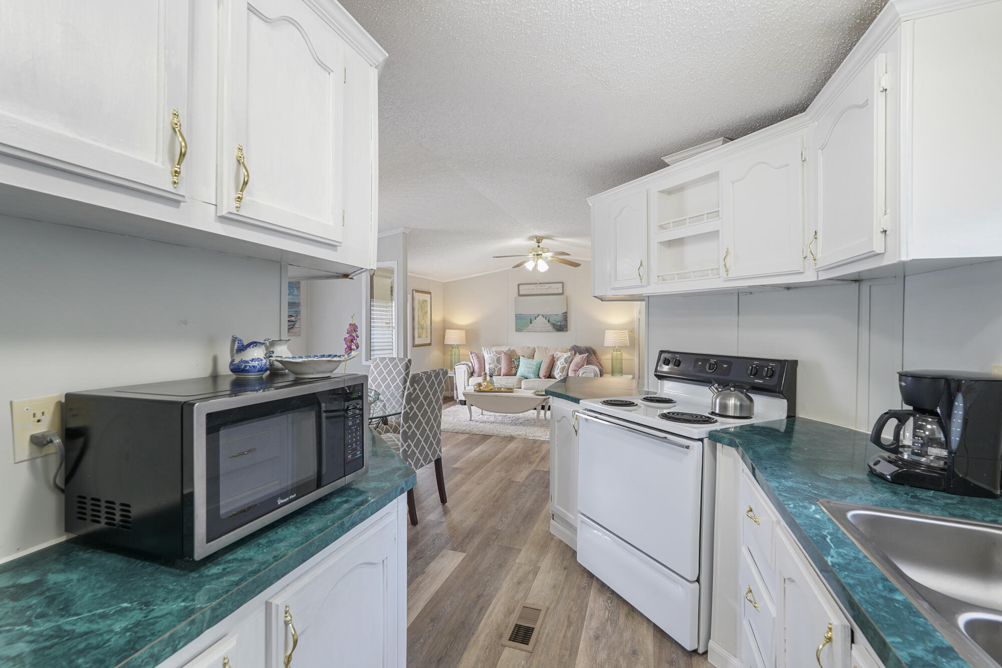 6912 Sunrise Drive