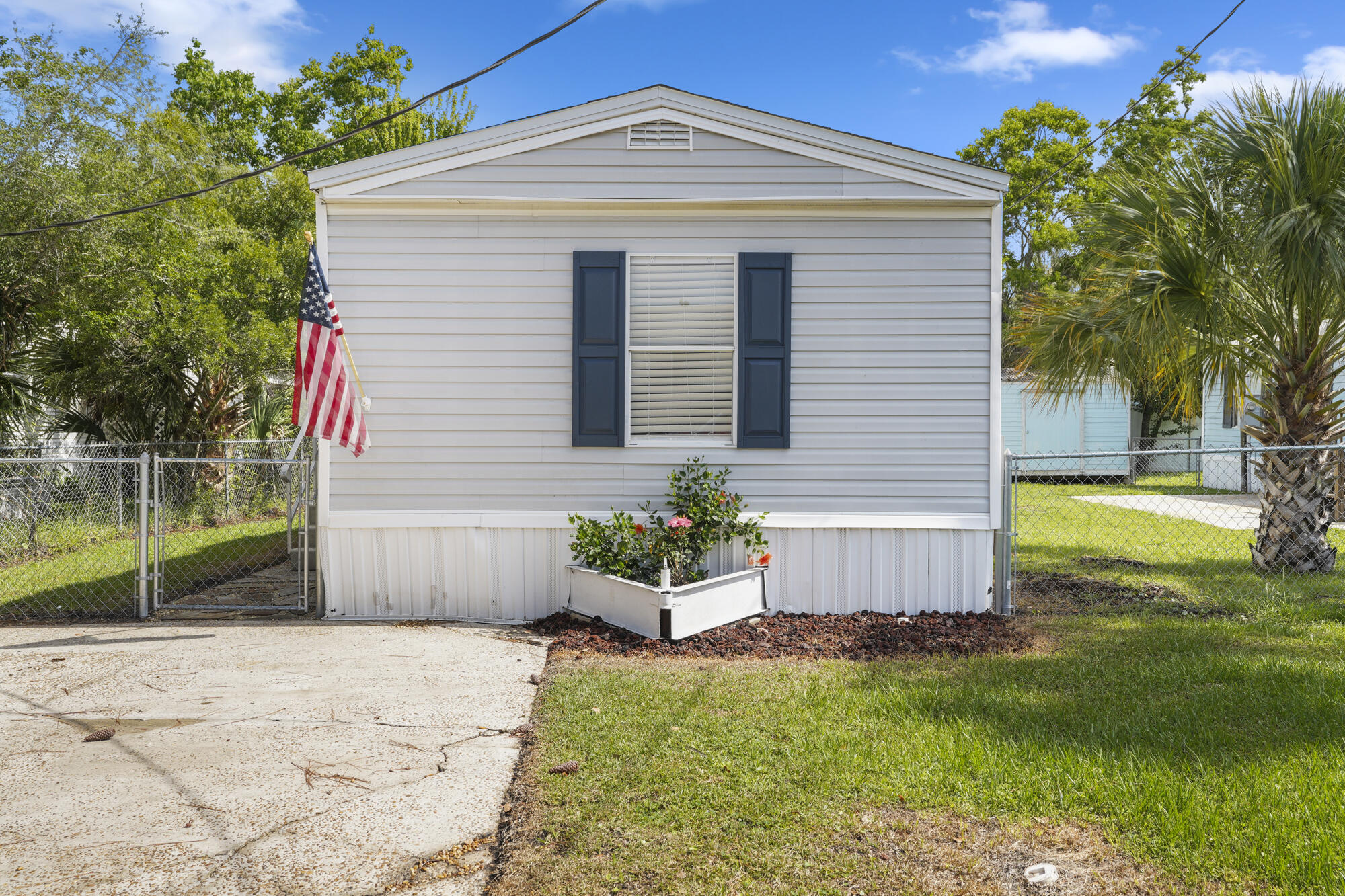 6912 Sunrise Drive