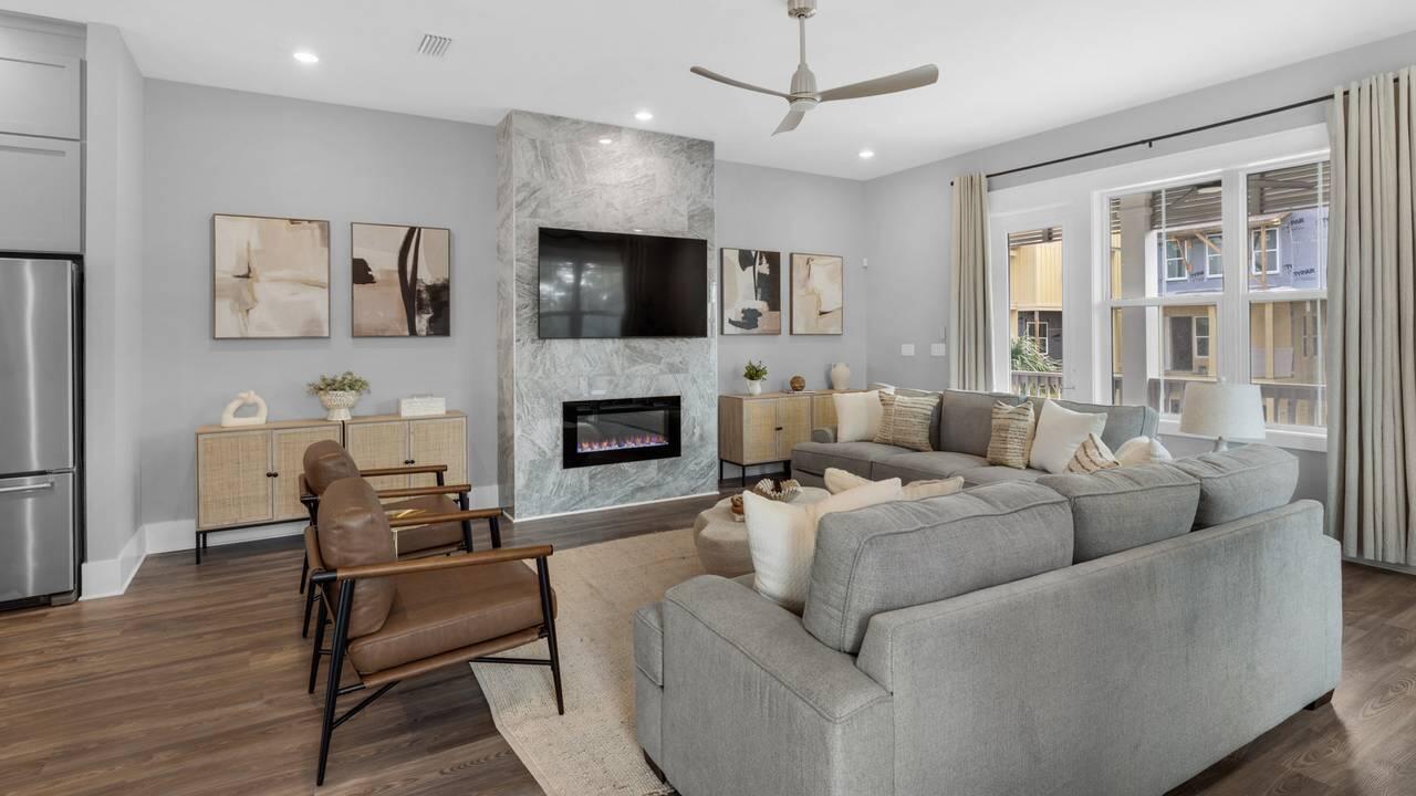 28 W Queen Palm Drive