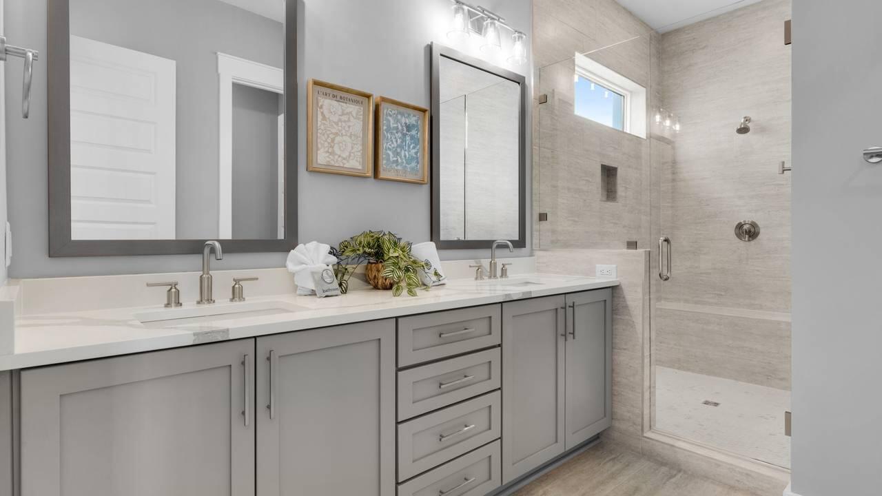 28 W Queen Palm Drive