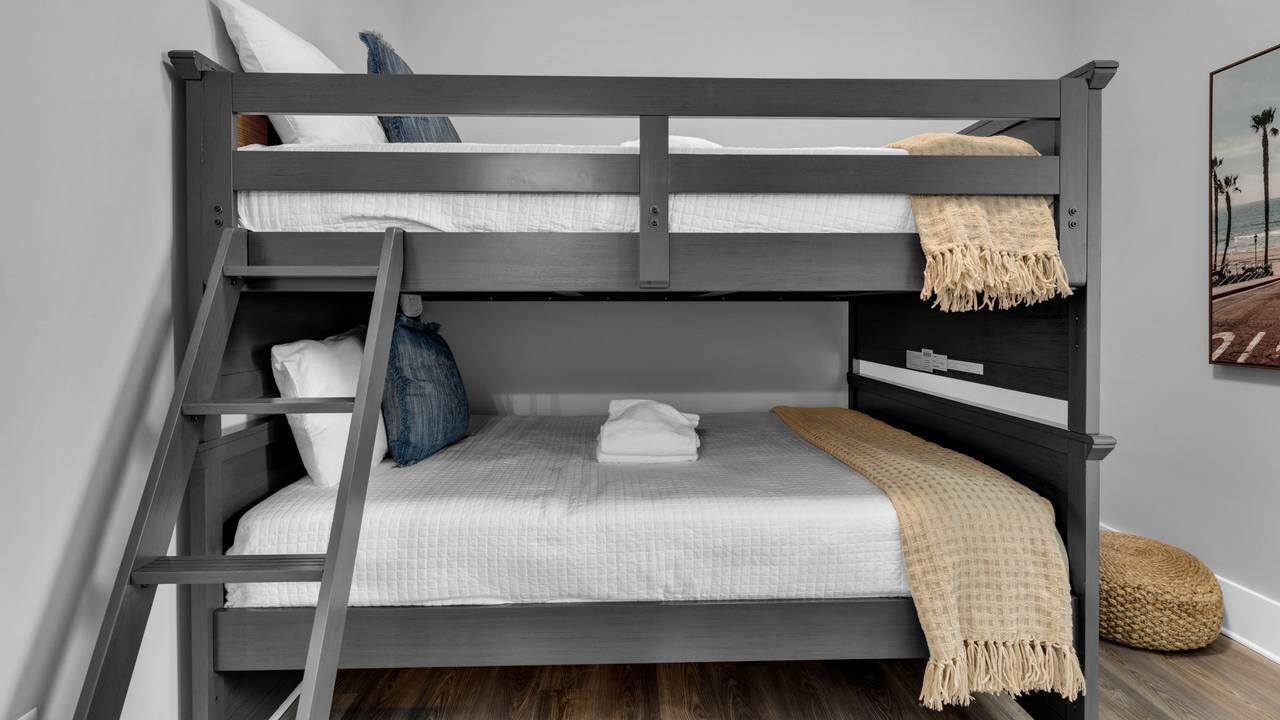 28 W Queen Palm Drive