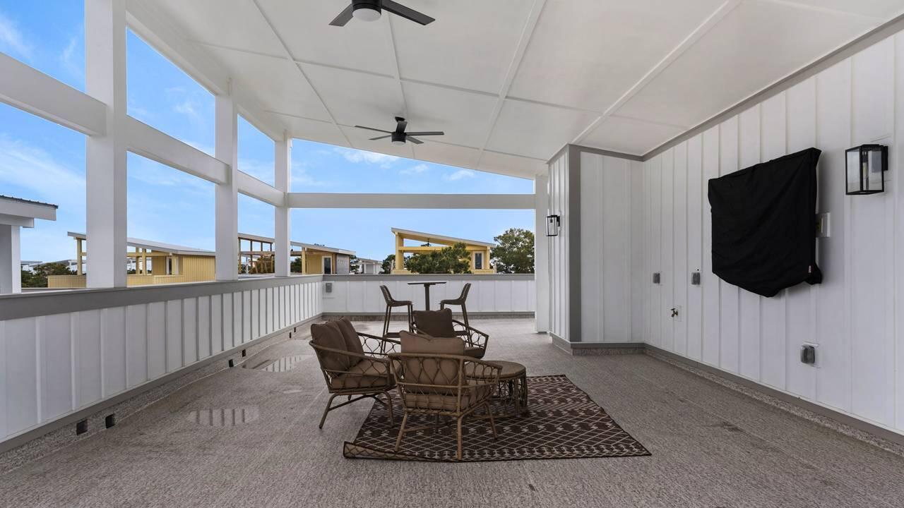 28 W Queen Palm Drive