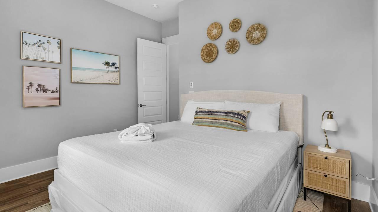 28 W Queen Palm Drive