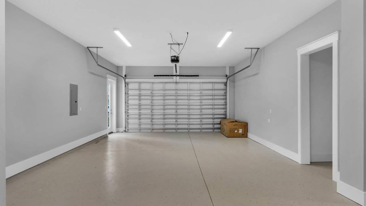 28 W Queen Palm Drive