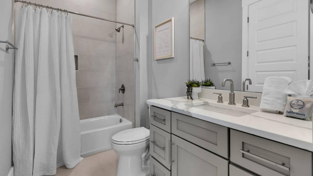 28 W Queen Palm Drive