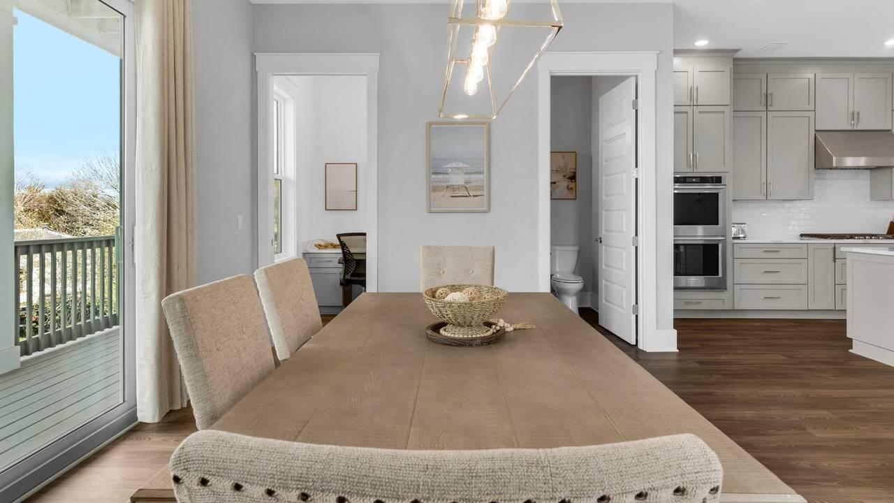 28 W Queen Palm Drive