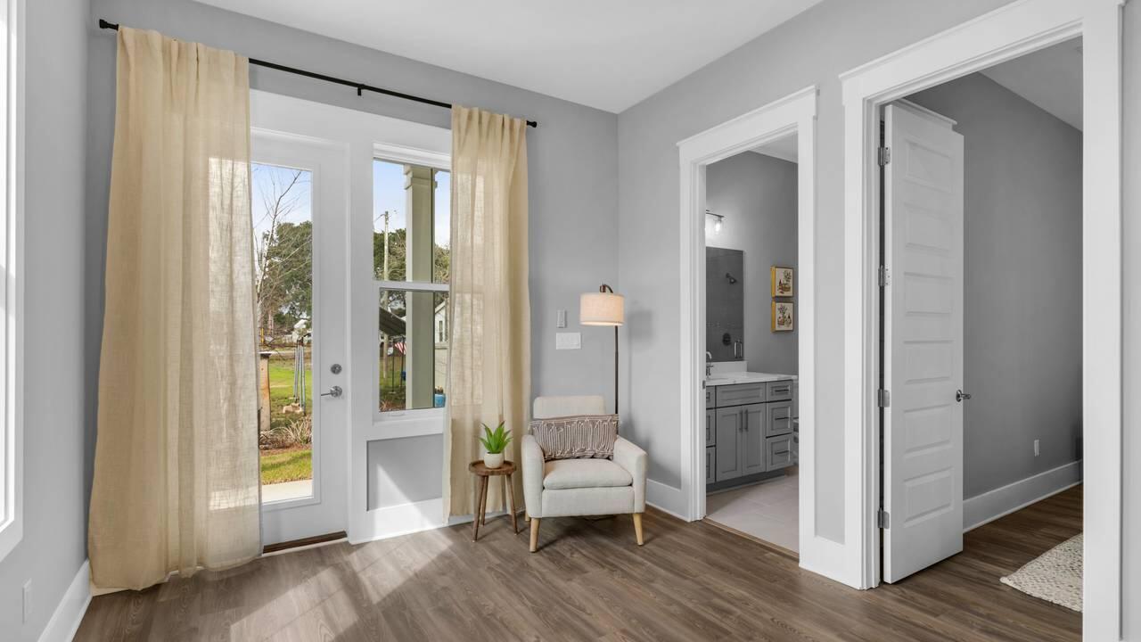 28 W Queen Palm Drive