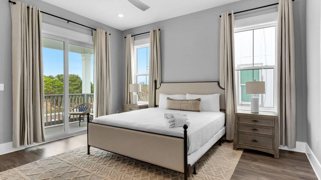 28 W Queen Palm Drive