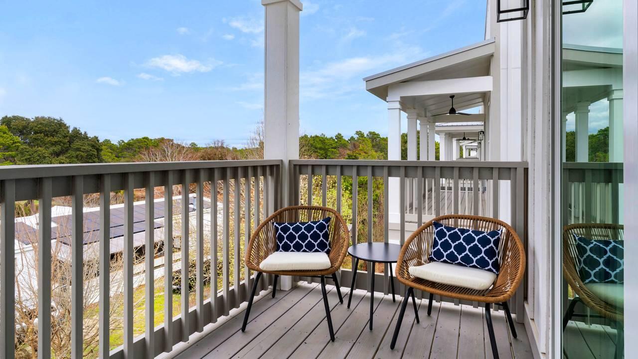 28 W Queen Palm Drive