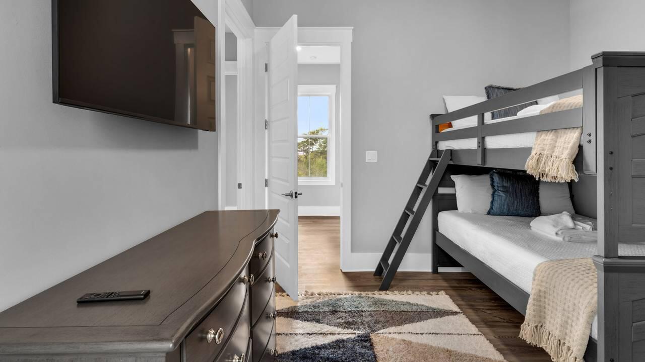 28 W Queen Palm Drive