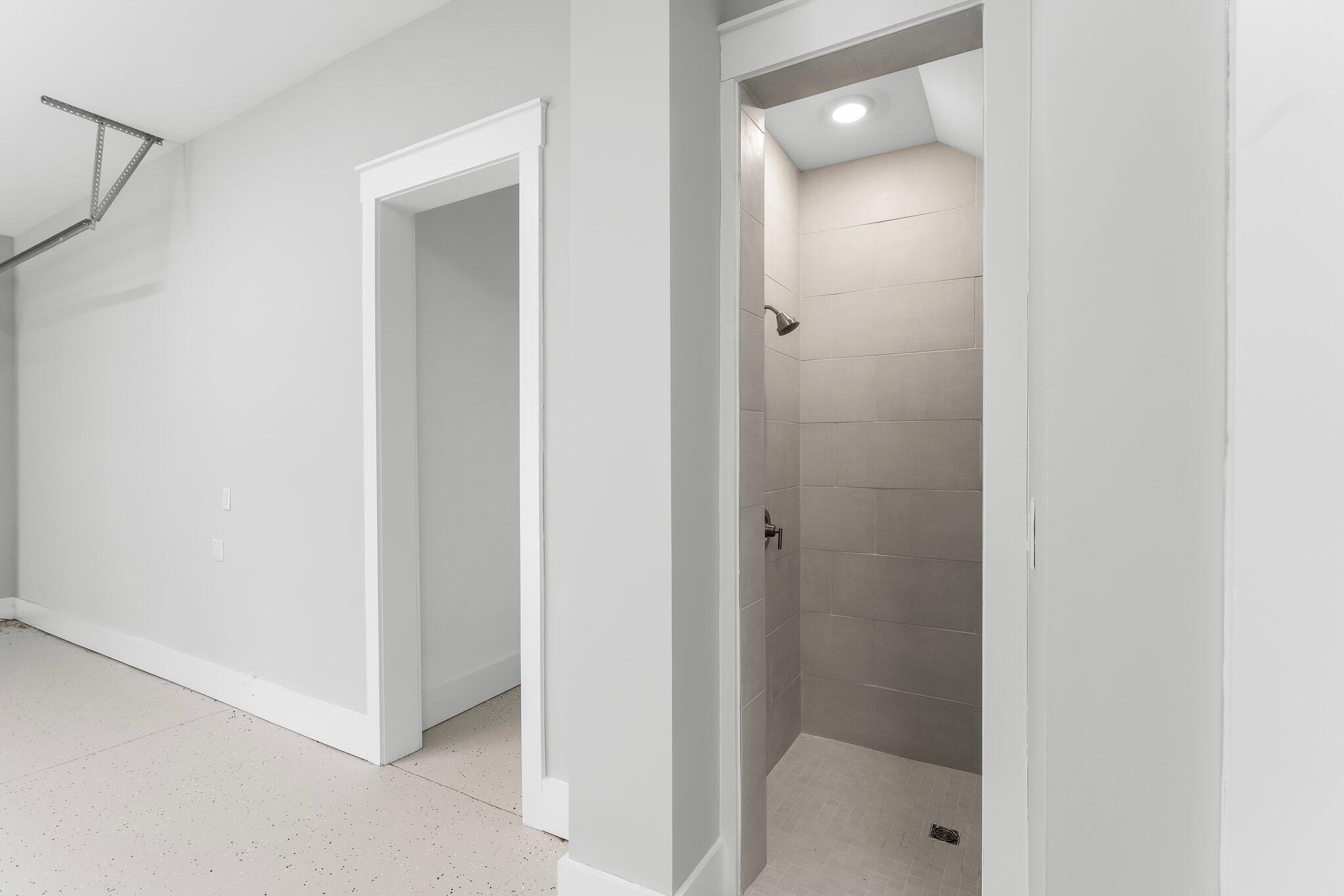 28 W Queen Palm Drive