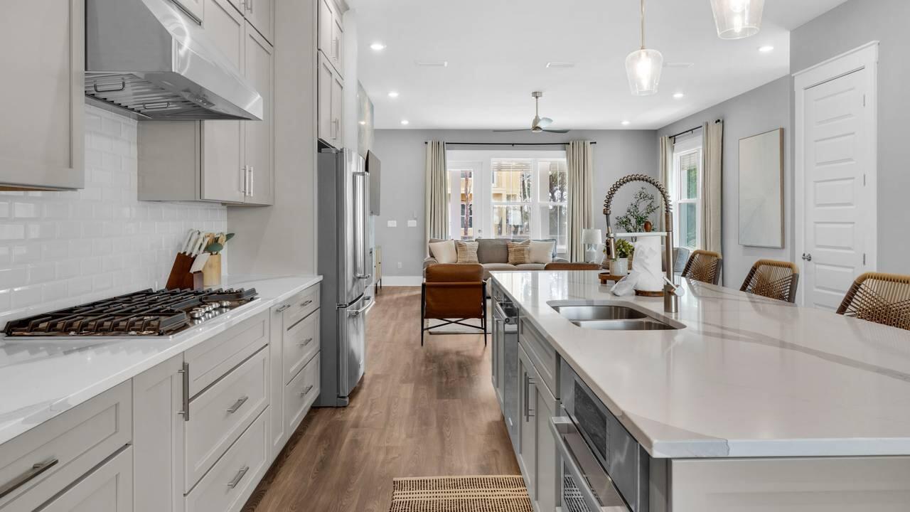 28 W Queen Palm Drive