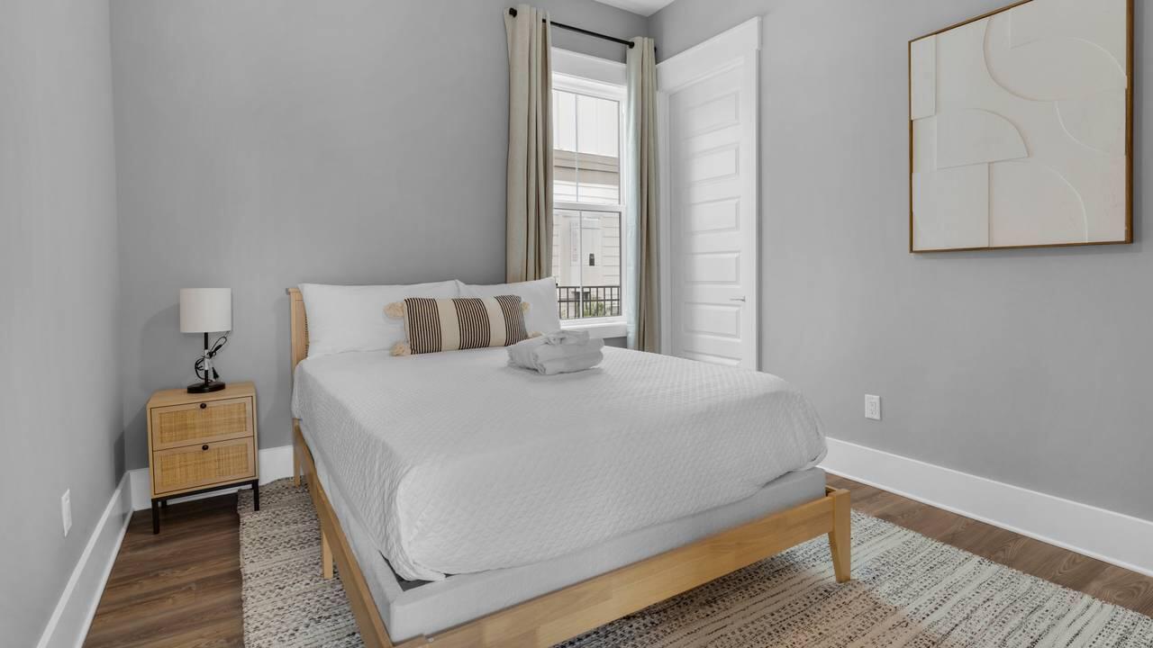 28 W Queen Palm Drive