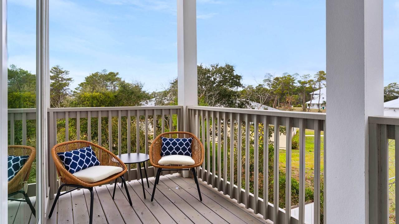 28 W Queen Palm Drive