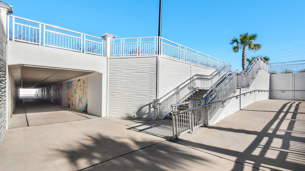 28 W Queen Palm Drive