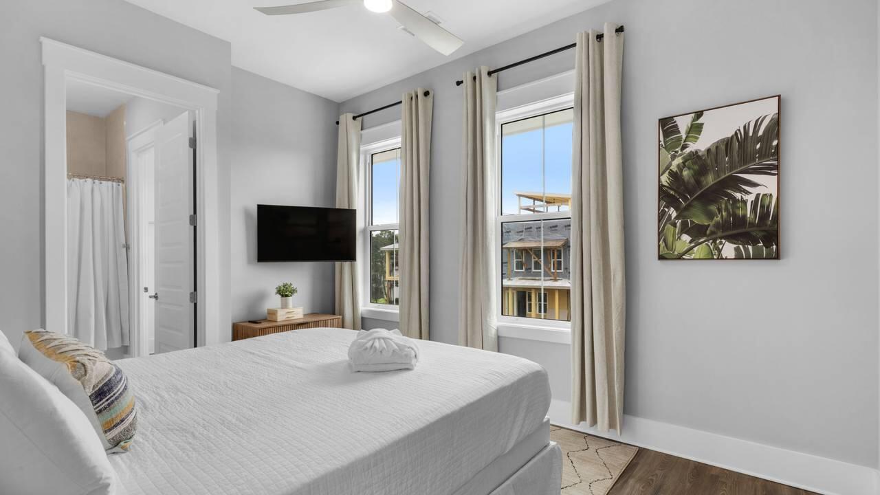 28 W Queen Palm Drive