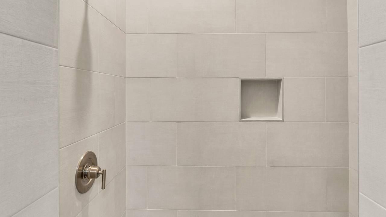 28 W Queen Palm Drive