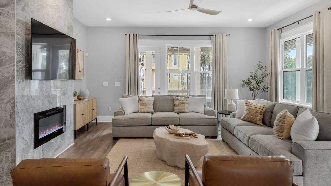 28 W Queen Palm Drive