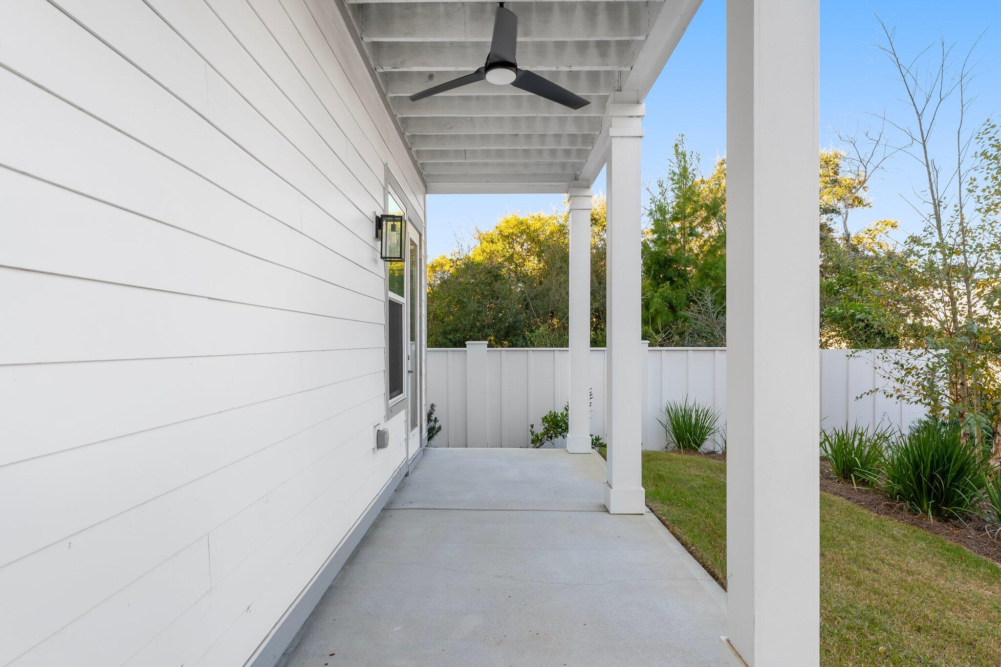 28 W Queen Palm Drive