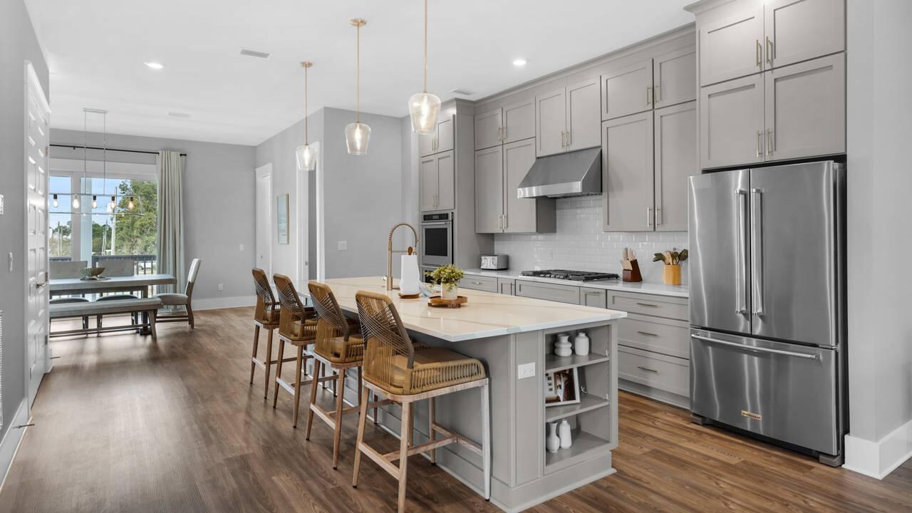 28 W Queen Palm Drive